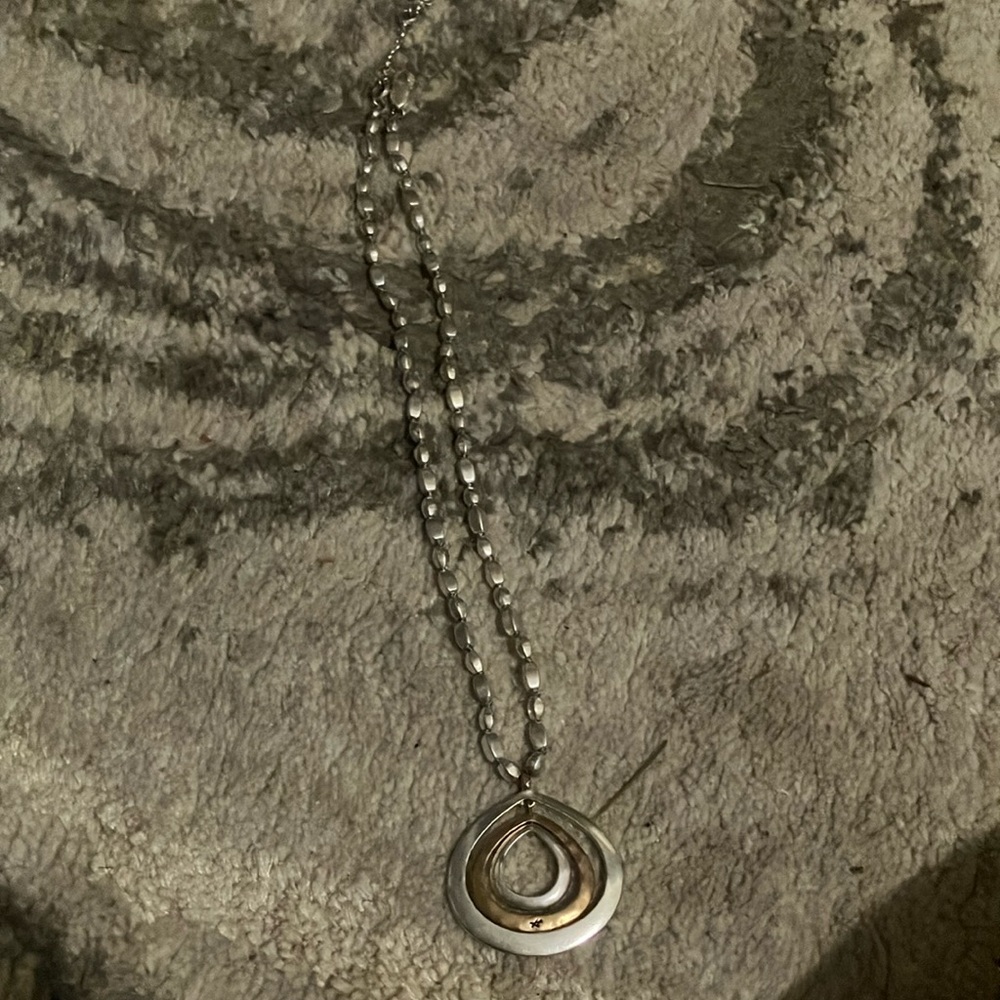 Elegant Silver Necklace with Pendant